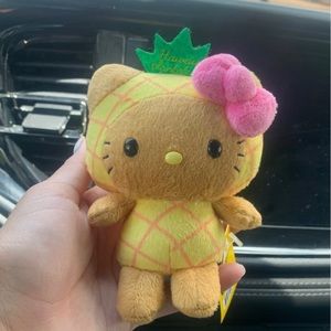 Hawaii Hello kitty plush keychain